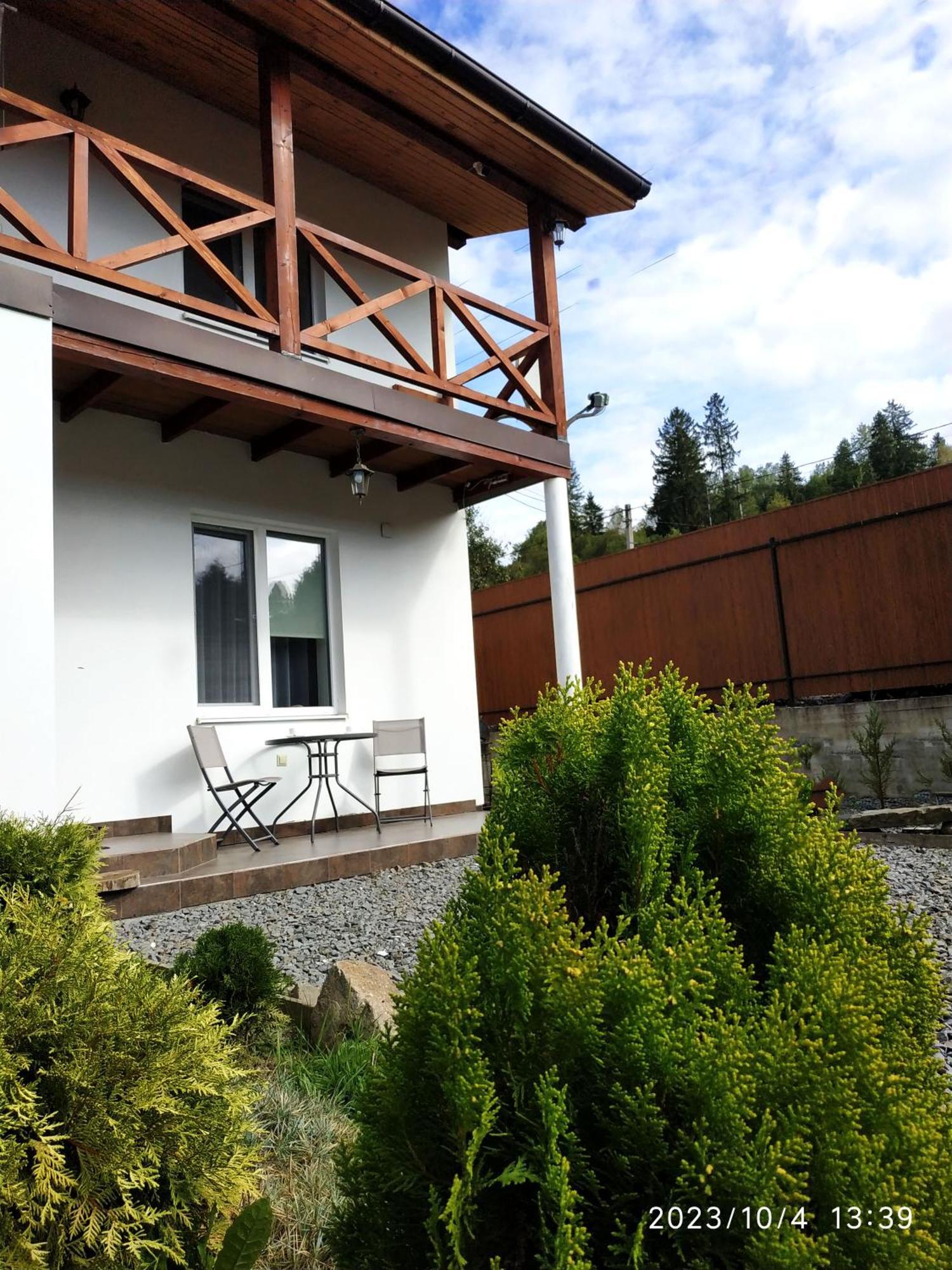 Nestg Guest House Pilipets Exteriör bild